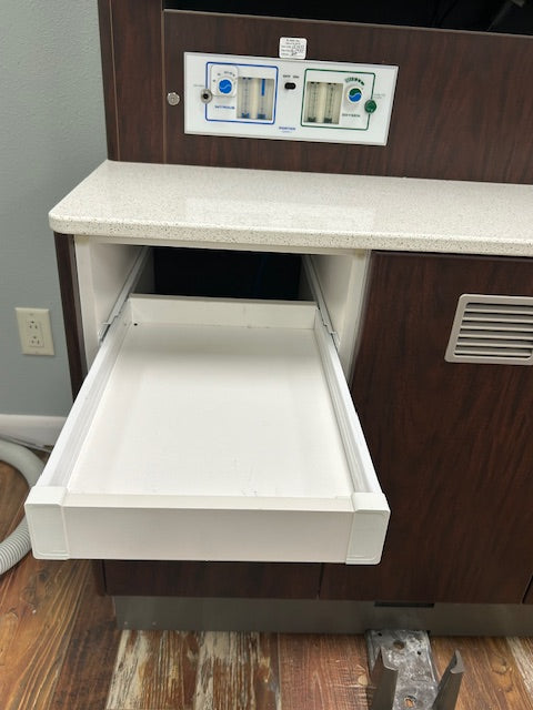 Adec 12:00 rear treatment cabinet, Model 5580 with many extras (3 available)